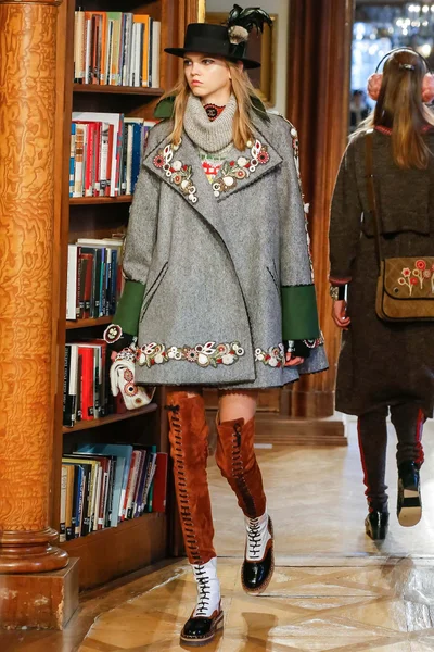 Look 64